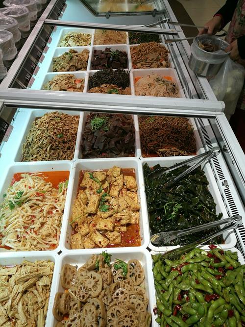 凉拌菜陈列调整 海产品、豆制品与蔬菜分类集中展示